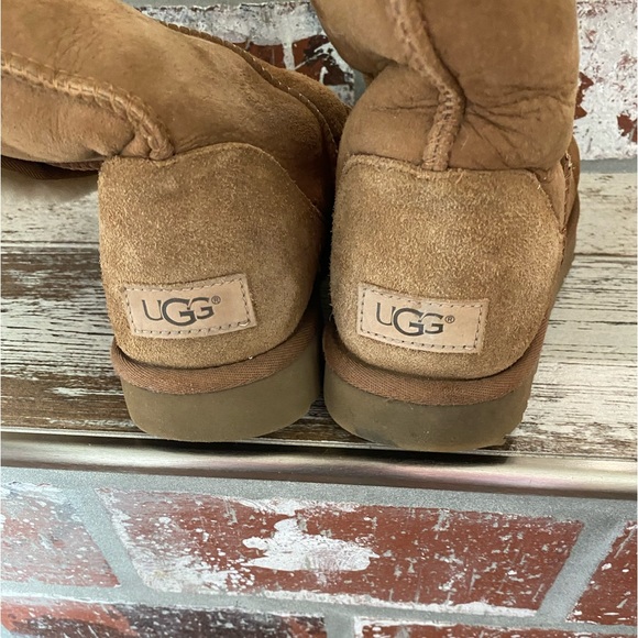 CLASSIC UGGS! Wear them rolled up or down!! Well loved w/ LOTS of life left 😎😎 - Picture 6 of 12